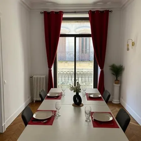 - 2 - Parking Voiture