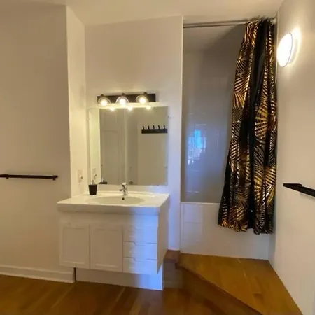 - 2 - Parking Voiture *