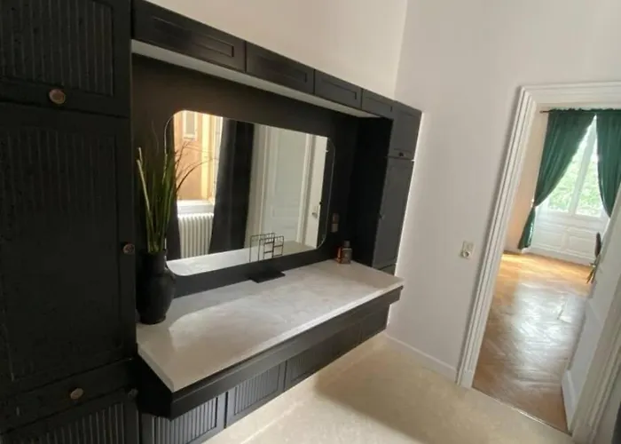 - 2 - Parking Voiture مازامي