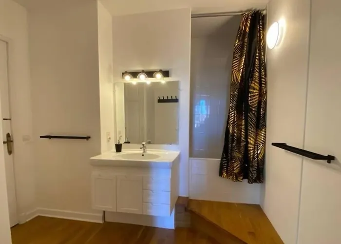 - 2 - Parking Voiture *